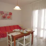 With Garden Close To - Beahost Apartmán *
