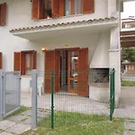 With Garden Close To - Beahost Apartmán Bibione