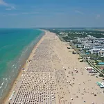 With Garden Close To - Beahost Apartmán Bibione