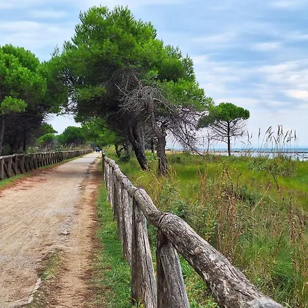 With Garden Close To - Beahost Apartmán Bibione