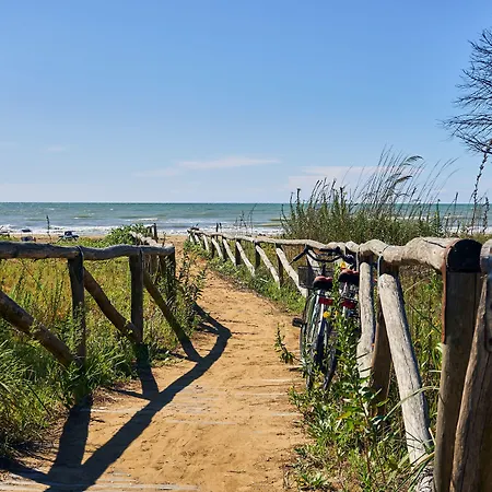 With Garden Close To - Beahost Apartmán Bibione